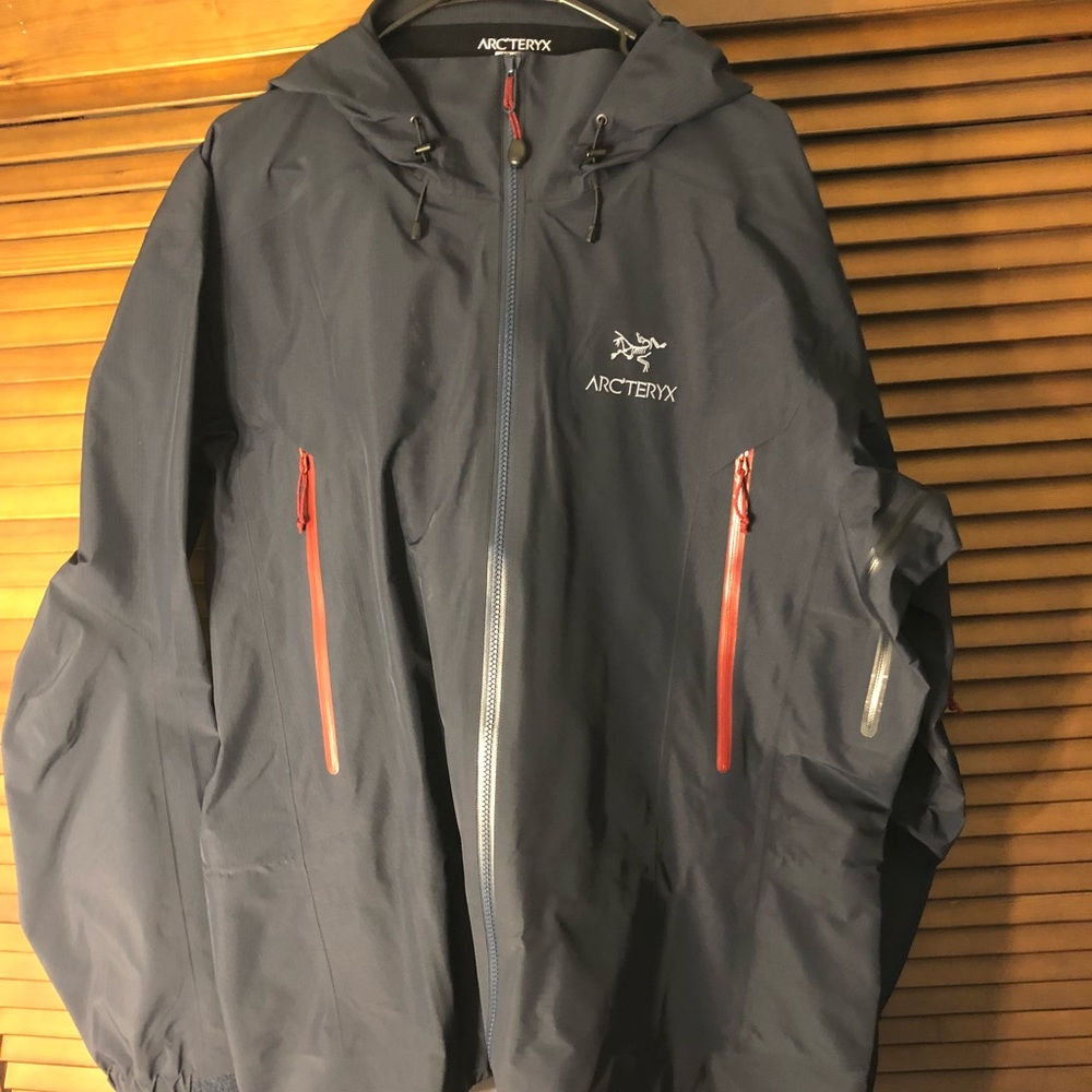 Arc’teryx men’s blue theta AR jacket